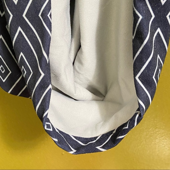 Under Armour Reversible Infinity Scarf - Picture 8 of 9